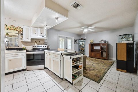 House in Deltona, Florida 3 bedrooms, 118.73 sq.m. № 2410580 - photo 14