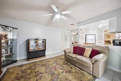 House in Deltona, Florida 3 bedrooms, 118.73 sq.m. № 2410580 - photo 21