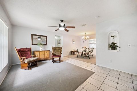 House in Deltona, Florida 3 bedrooms, 118.73 sq.m. № 2410580 - photo 7