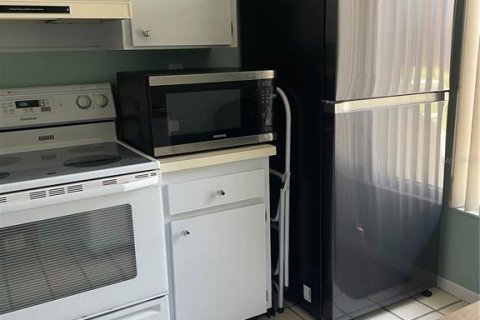 Condo in Saint Petersburg, Florida, 2 bedrooms  № 1849562 - photo 4