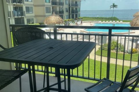 Condo in Saint Petersburg, Florida, 2 bedrooms  № 1849562 - photo 12