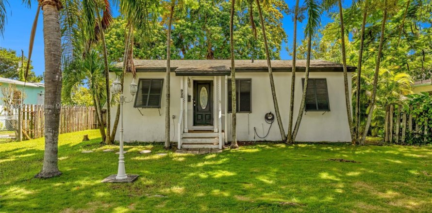 House in Homestead, Florida 2 bedrooms, 120.31 sq.m. № 1896645
