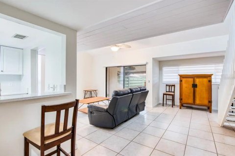 Condo in Saint Petersburg, Florida, 2 bedrooms  № 2417074 - photo 5