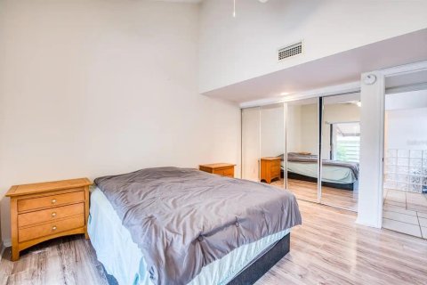 Condo in Saint Petersburg, Florida, 2 bedrooms  № 2417074 - photo 15