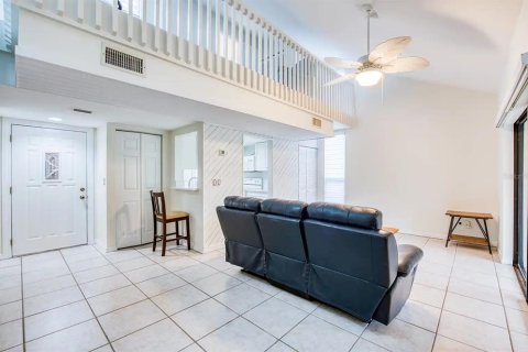 Condo in Saint Petersburg, Florida, 2 bedrooms  № 2417074 - photo 8
