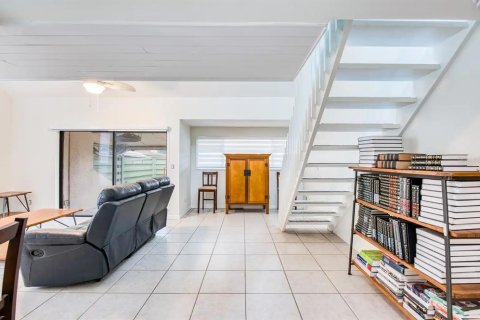 Condo in Saint Petersburg, Florida, 2 bedrooms  № 2417074 - photo 4