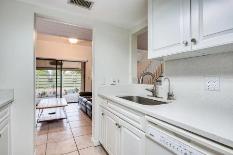 Condo in Saint Petersburg, Florida, 2 bedrooms  № 2417074 - photo 12