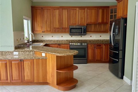 House in Pembroke Pines, Florida 5 bedrooms, 300.63 sq.m. № 1713990 - photo 10