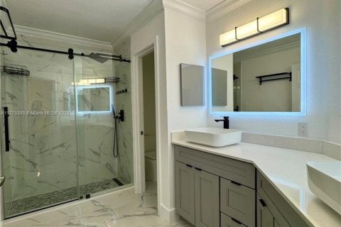 House in Pembroke Pines, Florida 5 bedrooms, 300.63 sq.m. № 1713990 - photo 23