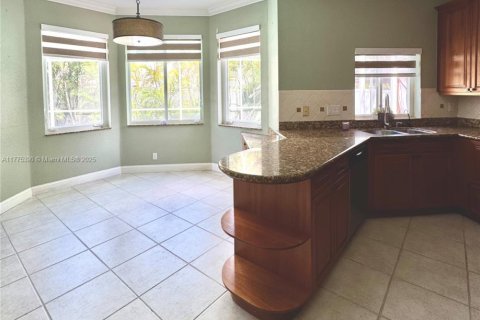House in Pembroke Pines, Florida 5 bedrooms, 300.63 sq.m. № 1713990 - photo 12
