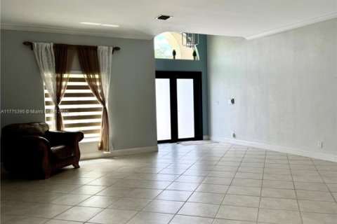 House in Pembroke Pines, Florida 5 bedrooms, 300.63 sq.m. № 1713990 - photo 3
