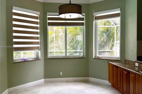 House in Pembroke Pines, Florida 5 bedrooms, 300.63 sq.m. № 1713990 - photo 9