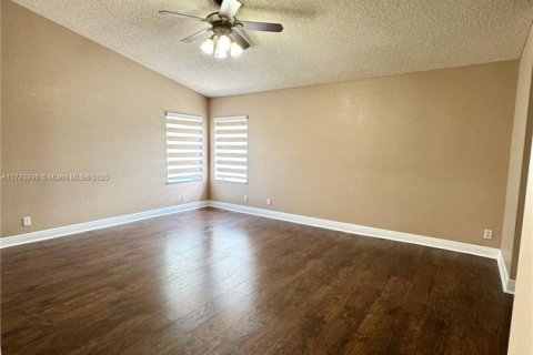 House in Pembroke Pines, Florida 5 bedrooms, 300.63 sq.m. № 1713990 - photo 16