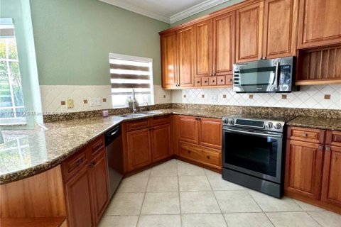 House in Pembroke Pines, Florida 5 bedrooms, 300.63 sq.m. № 1713990 - photo 11