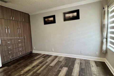 House in Pembroke Pines, Florida 5 bedrooms, 300.63 sq.m. № 1713990 - photo 22