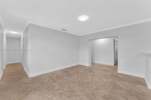 Casa en alquiler en Hialeah, Florida, 5 dormitorios, 158.77 m2 № 1928393 - foto 8