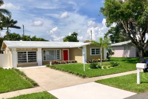 Villa ou maison à louer à Dania Beach, Floride: 4 chambres, 192.87 m2 № 1974794 - photo 1