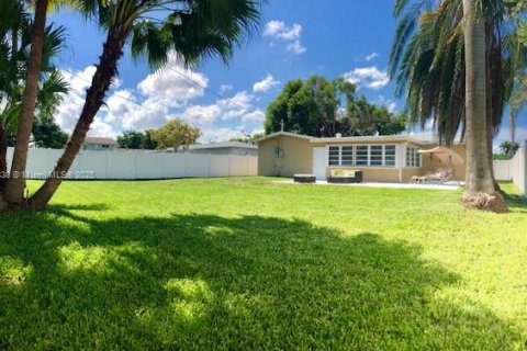 Villa ou maison à louer à Dania Beach, Floride: 4 chambres, 192.87 m2 № 1974794 - photo 11