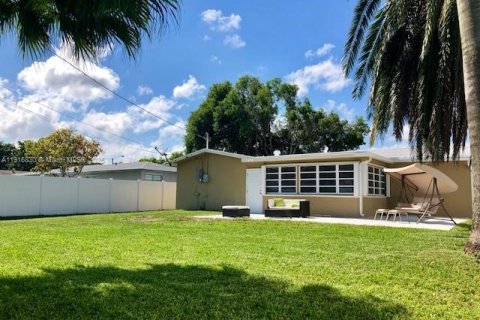 Villa ou maison à louer à Dania Beach, Floride: 4 chambres, 192.87 m2 № 1974794 - photo 13