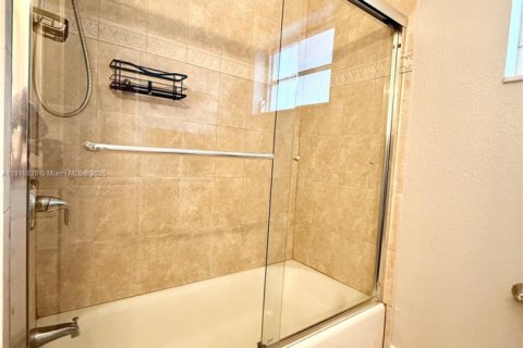 Villa ou maison à louer à Dania Beach, Floride: 4 chambres, 192.87 m2 № 1974794 - photo 25