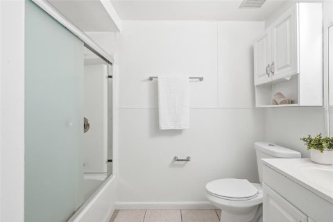 House in Tampa, Florida 3 bedrooms, 113.43 sq.m. № 2266739 - photo 17