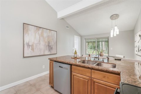 House in Tampa, Florida 3 bedrooms, 113.43 sq.m. № 2266739 - photo 7