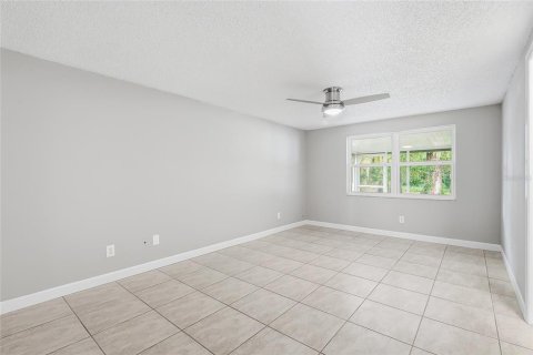 House in Tampa, Florida 3 bedrooms, 113.43 sq.m. № 2266739 - photo 11
