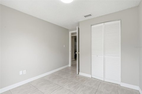 House in Tampa, Florida 3 bedrooms, 113.43 sq.m. № 2266739 - photo 19
