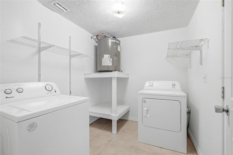 House in Tampa, Florida 3 bedrooms, 113.43 sq.m. № 2266739 - photo 20