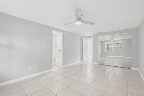 House in Tampa, Florida 3 bedrooms, 113.43 sq.m. № 2266739 - photo 12