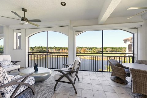 Condo in Naples, Florida, 3 bedrooms № 2195288 - photo 7