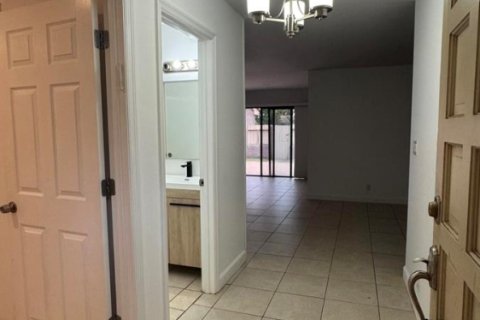 Condo in Hollywood, Florida, 2 bedrooms № 2183758 - photo 7