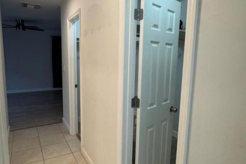 Condo in Hollywood, Florida, 2 bedrooms № 2183758 - photo 26