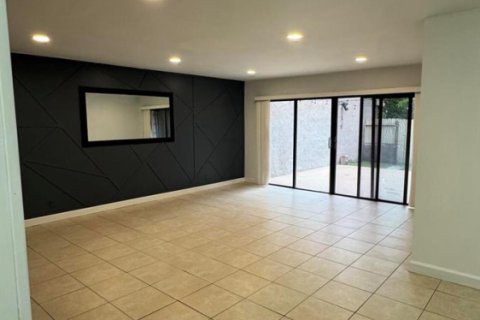Condo in Hollywood, Florida, 2 bedrooms № 2183758 - photo 15