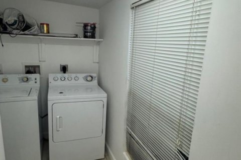 Condo in Hollywood, Florida, 2 bedrooms № 2183758 - photo 25