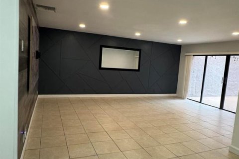 Condo in Hollywood, Florida, 2 bedrooms № 2183758 - photo 14