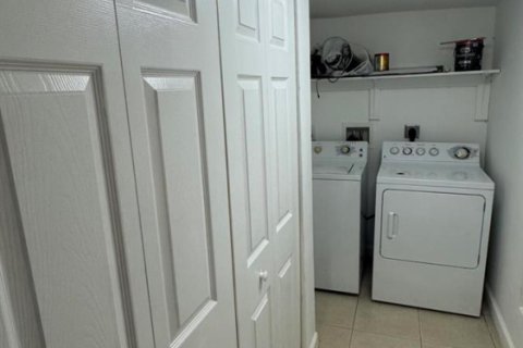 Condo in Hollywood, Florida, 2 bedrooms № 2183758 - photo 23