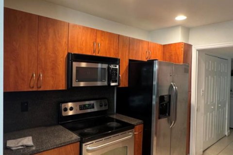 Condo in Hollywood, Florida, 2 bedrooms № 2183758 - photo 19