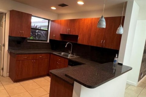 Condo in Hollywood, Florida, 2 bedrooms № 2183758 - photo 20