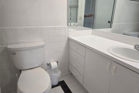 Condominio en alquiler en Hollywood, Florida, 1 dormitorio, 73.39 m2 № 2057893 - foto 16