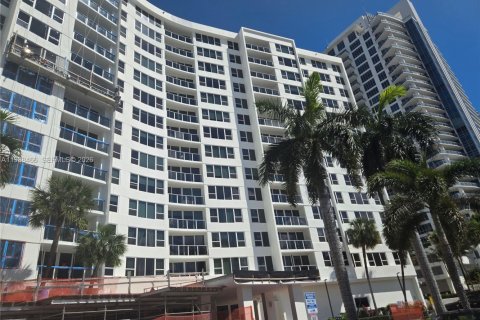 Condominio en Hollywood, Florida, 1 dormitorio  № 2057893
