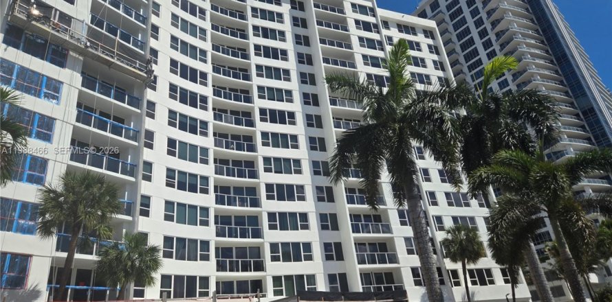 Condominio en Hollywood, Florida, 1 dormitorio  № 2057893