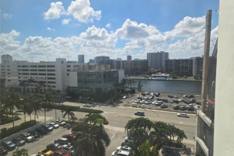 Condominio en alquiler en Hollywood, Florida, 1 dormitorio, 73.39 m2 № 2057893 - foto 8