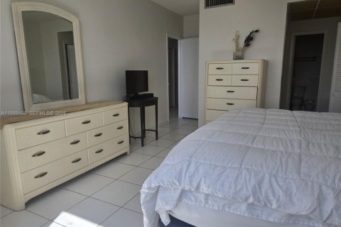 Condominio en alquiler en Hollywood, Florida, 1 dormitorio, 73.39 m2 № 2057893 - foto 18