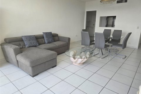 Condominio en alquiler en Hollywood, Florida, 1 dormitorio, 73.39 m2 № 2057893 - foto 13