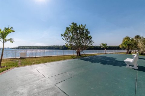 Condo in Sunny Isles Beach, Florida, 1 bedroom  № 1703547 - photo 8