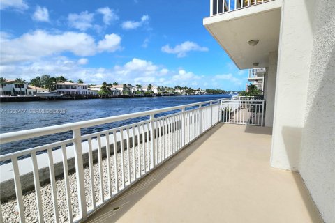 Кондоминиум с 1 спальней в Холливуд, Флорида № 2006127