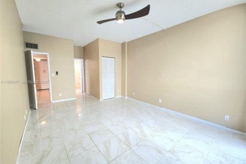 Снять в аренду кондоминиум в Холливуд, Флорида 1 спальня, 77.29м2, № 2006127 - фото 18