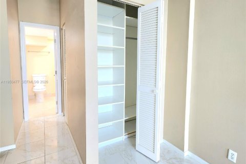Снять в аренду кондоминиум в Холливуд, Флорида 1 спальня, 77.29м2, № 2006127 - фото 4