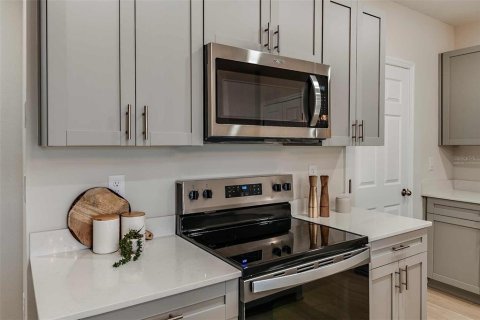 Townhouse in Haines City, Florida 3 bedrooms, 143.81 sq.m. № 1801419 - photo 4